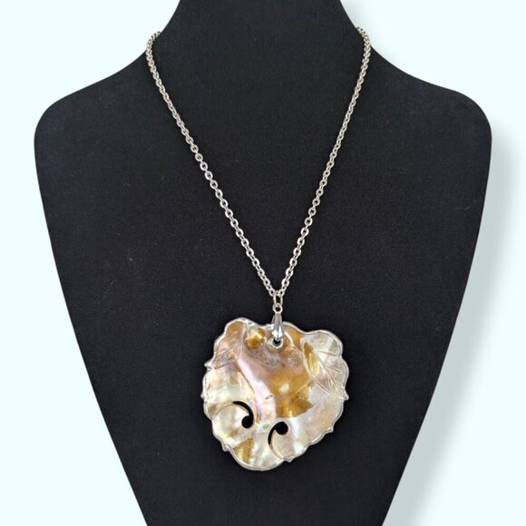 Vintage MOP Carved Shell Pendant - Picture 1 of 5